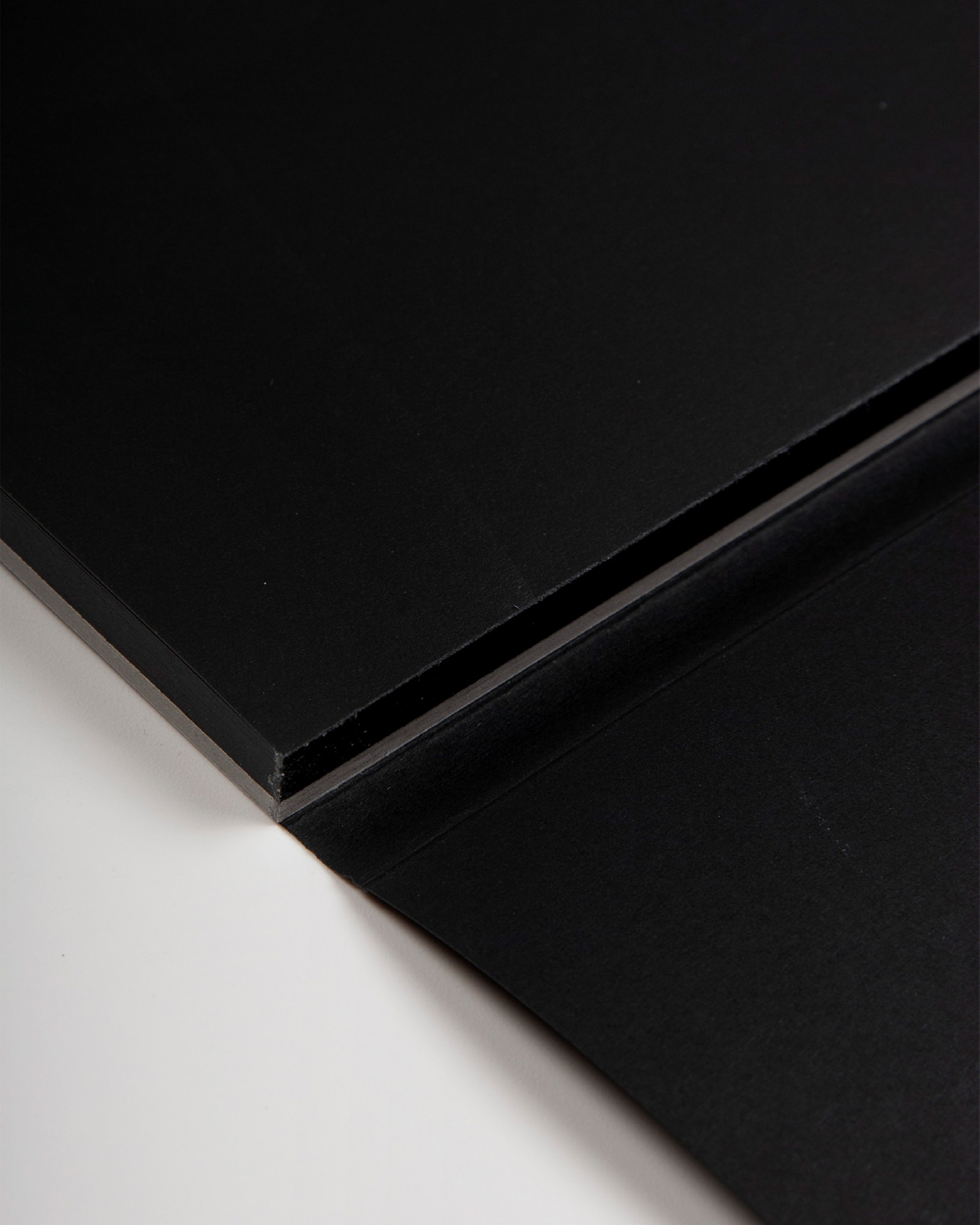 Альбом BlackBlack 24x32см 300грм склейка по короткой стороне 20л